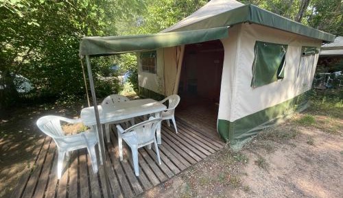Bungalow with Patio