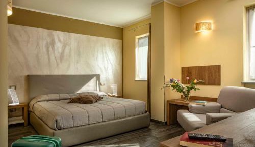 Deluxe King Suite