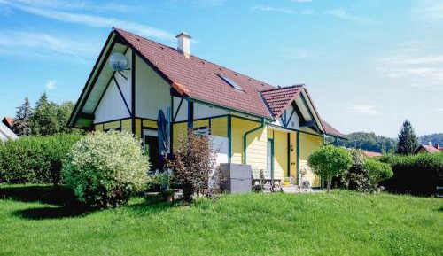 Three-Bedroom Holiday Home 