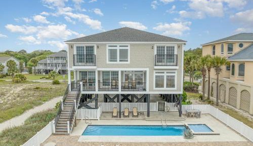 Eight-Bedroom Holiday Home