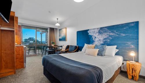 One-Bedroom Apartment with Sea View