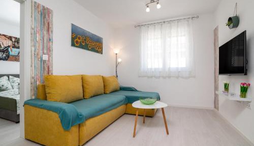 One-Bedroom Apartment with Balcony