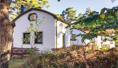 One-Bedroom Holiday Home