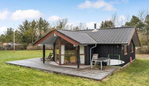 Three-Bedroom Holiday Home 