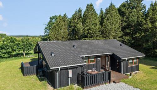 Three-Bedroom Holiday Home 