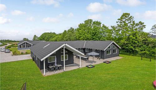 Eight-Bedroom Holiday Home