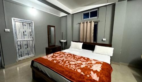 Deluxe Double Room (2 Adults + 1 Child)
