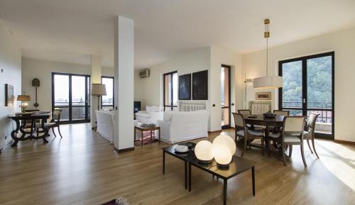 Apartment with Lake View