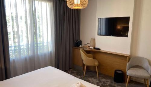 Queen Room with Spa Bath