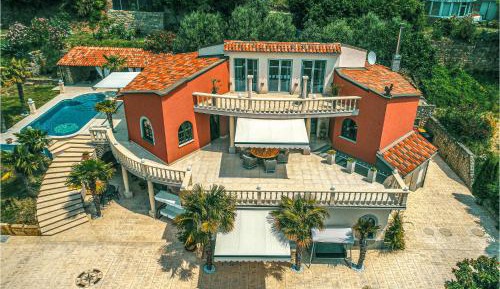 Six-Bedroom Holiday Home