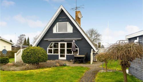 Three-Bedroom Holiday Home 