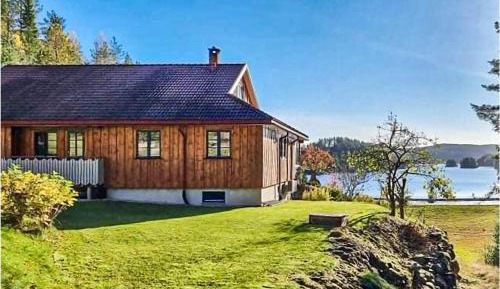 Three-Bedroom Holiday Home 