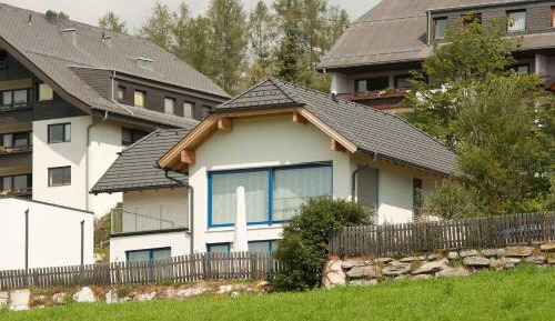 Three-Bedroom House with Garden