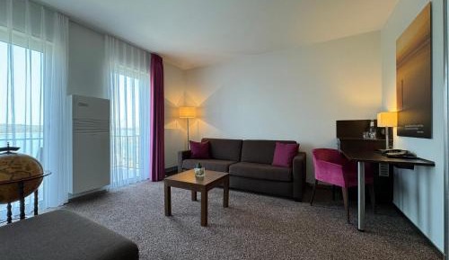 Deluxe Suite with Sea View