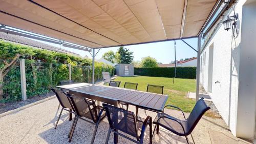 Three-Bedroom Holiday Home 