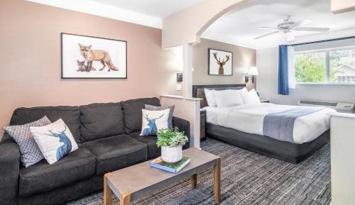 King Suite - Non-Smoking