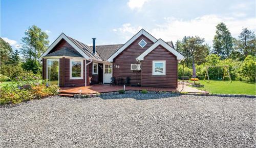 Four-Bedroom Holiday Home