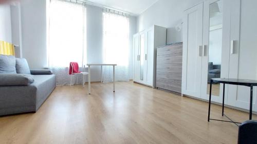 Basic Triple Room with Shared Bathroom