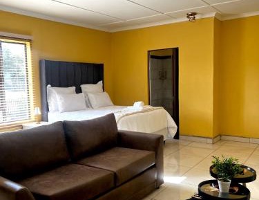 Queen Room with Pool View