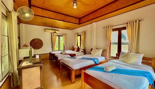 Quadruple Room with Private Bathroom