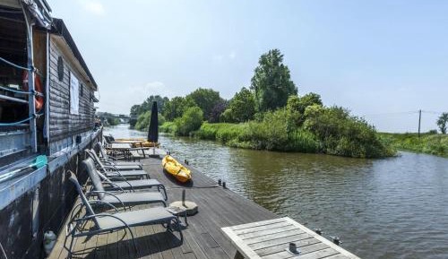 Four-bedroom Boat 