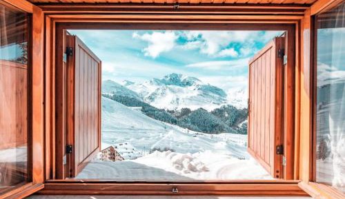 Apartment with Mountain View