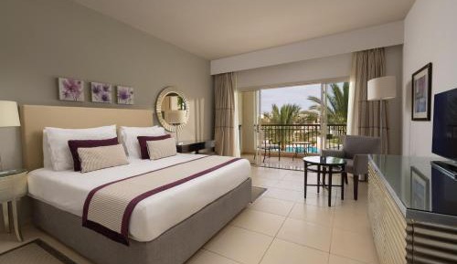 Superior, Queen or Twin Bed, Pool View