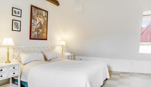 Family Room (2 Adults + 2 Children)