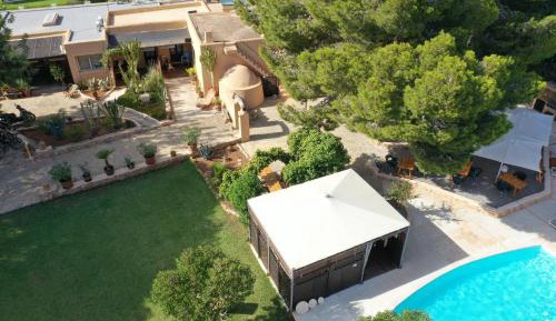 Villa with Garden View