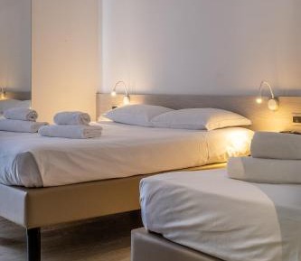 Family Room (2 Adults + 1 Child)