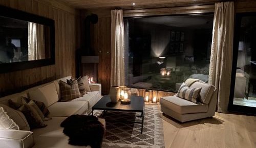 Apartment with Mountain View