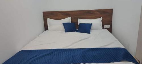 Deluxe Double Room (2 Adults + 1 Child)