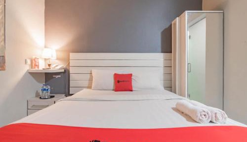 RedDoorz Double Room