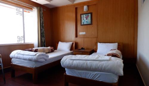 Double or Twin Room with Mountain View