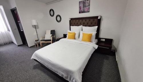 Studio with Mountain View