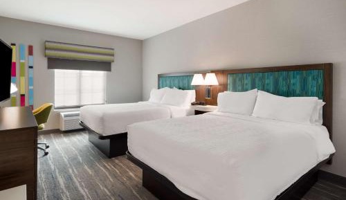 Queen Room with Two Queen Beds and Bath Tub - Mobility Access