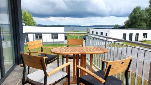 Apartment with Lake View