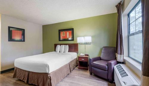 Queen studio with 1 Queen Bed - Disability Access/Non-Smoking