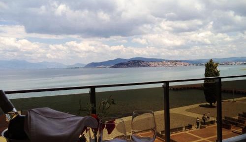 Apartment with Lake View