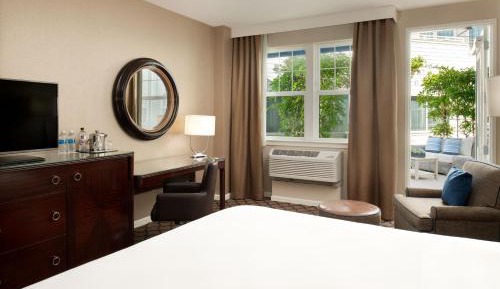 Deluxe King Room with Garden View