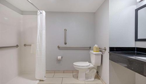 King Suite - Accessible/Non-Smoking