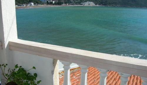 One-Bedroom Apartment with Terrace and Sea View