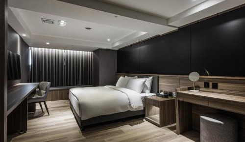 Deluxe Queen Room