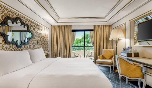 Deluxe Room, Guest room, 1 King, Garden view, Balcony