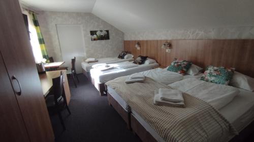 Quadruple Room with Private Bathroom