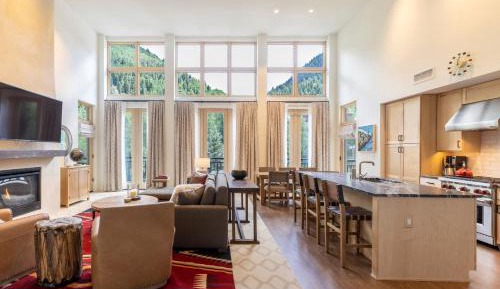 Three-Bedroom Deluxe Apartment