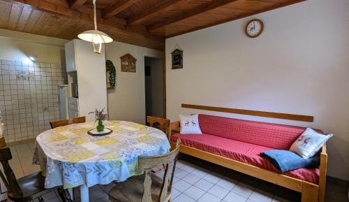 Holiday Home (5 Adults)