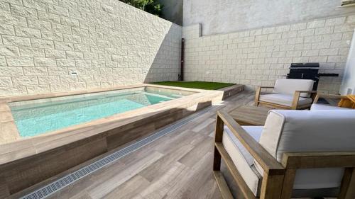 Apartment with Pool View 