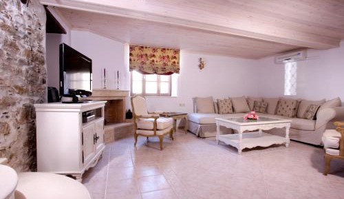Three-Bedroom Villa - Split Level