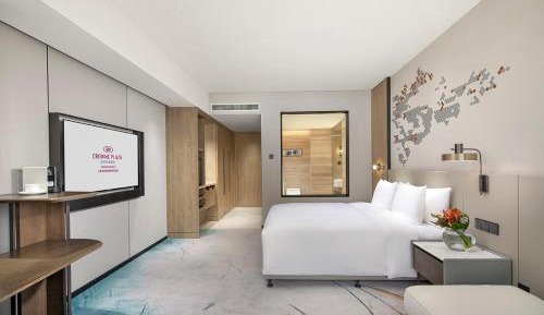 Standard King Room with Lounge Access